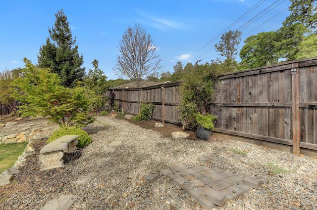 21631 Cascade Crossing Rd, Grass Valley, CA 95949