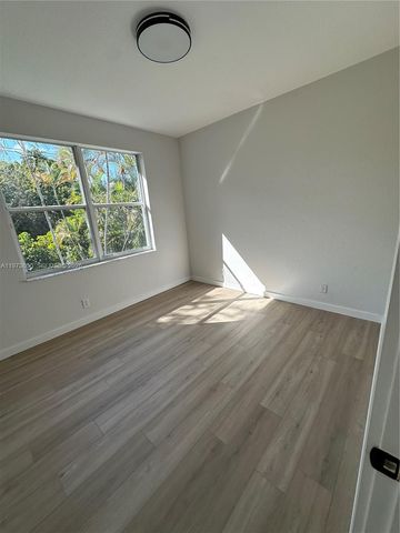 4946 SW 38th Way, Hollywood, FL 33312