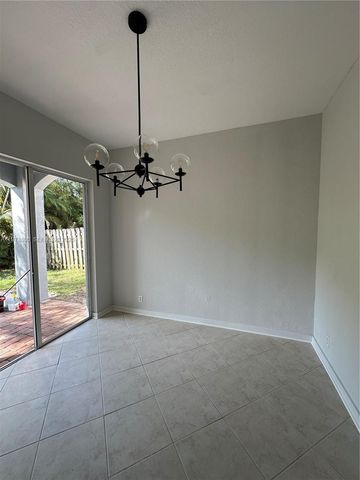 4946 SW 38th Way, Hollywood, FL 33312