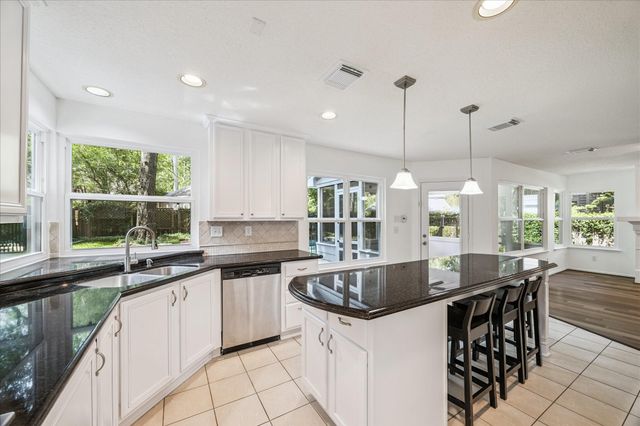 174 W Greywing Circle, The Woodlands, TX 77382