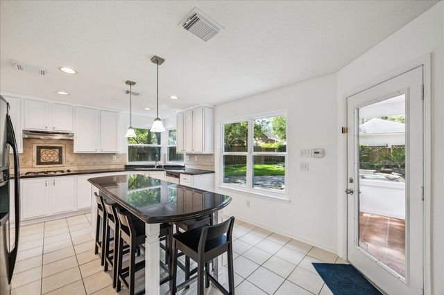 174 W Greywing Circle, The Woodlands, TX 77382