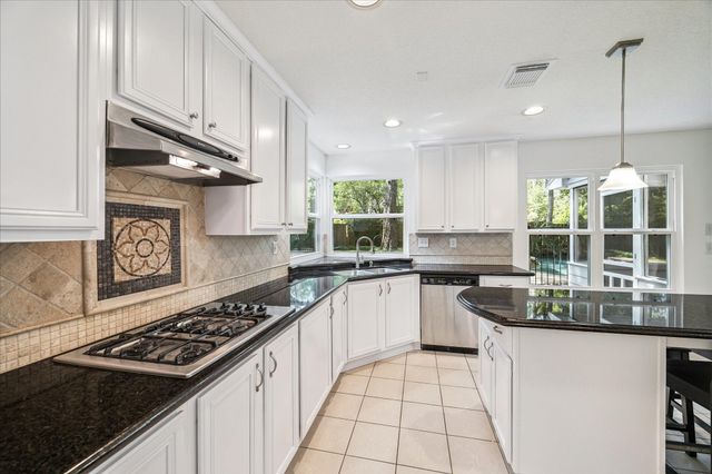 174 W Greywing Circle, The Woodlands, TX 77382