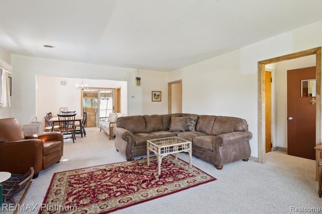 5001 Dexter Trail Road, Stockbridge, MI 49285