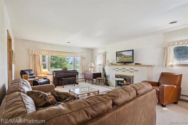 5001 Dexter Trail Road, Stockbridge, MI 49285