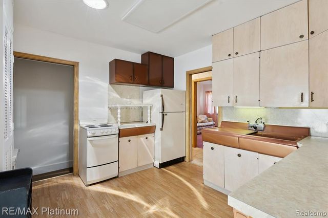 5001 Dexter Trail Road, Stockbridge, MI 49285