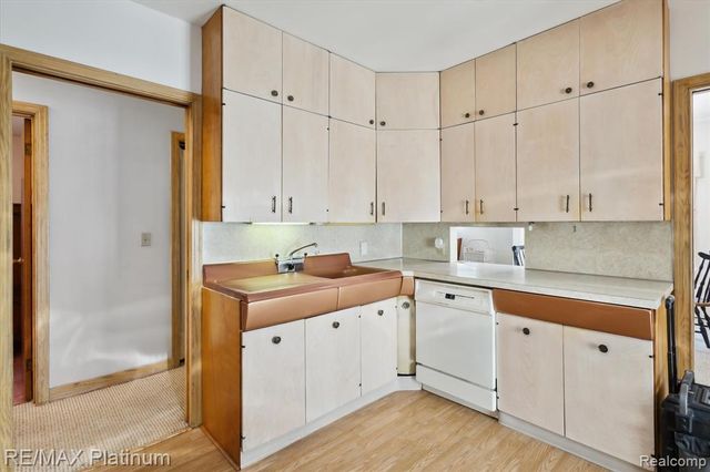 5001 Dexter Trail Road, Stockbridge, MI 49285