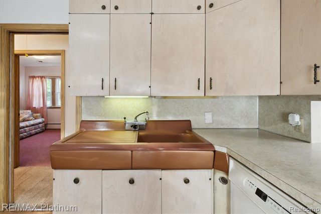 5001 Dexter Trail Road, Stockbridge, MI 49285