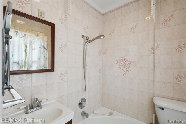 5001 Dexter Trail Road, Stockbridge, MI 49285