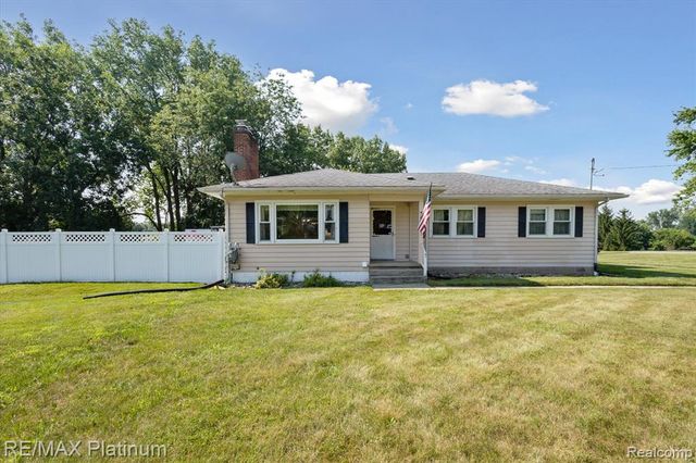 5001 Dexter Trail Road, Stockbridge, MI 49285