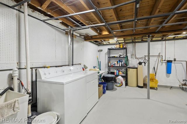 5001 Dexter Trail Road, Stockbridge, MI 49285