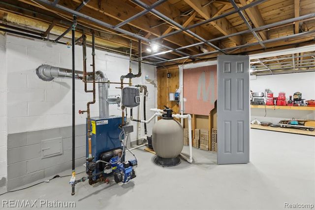 5001 Dexter Trail Road, Stockbridge, MI 49285