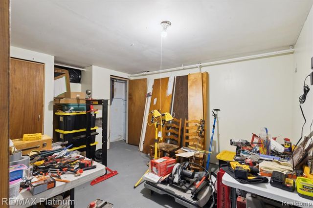 5001 Dexter Trail Road, Stockbridge, MI 49285