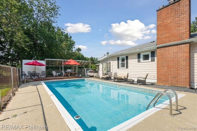 5001 Dexter Trail Road, Stockbridge, MI 49285