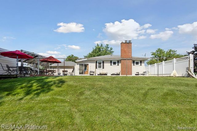 5001 Dexter Trail Road, Stockbridge, MI 49285