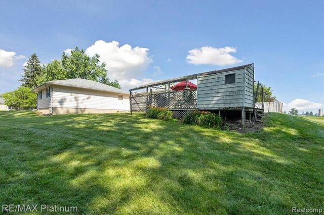 5001 Dexter Trail Road, Stockbridge, MI 49285