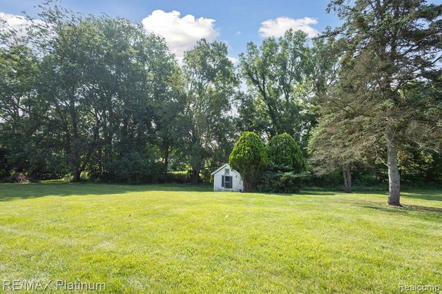 5001 Dexter Trail Road, Stockbridge, MI 49285