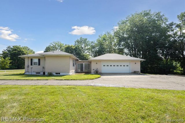 5001 Dexter Trail Road, Stockbridge, MI 49285