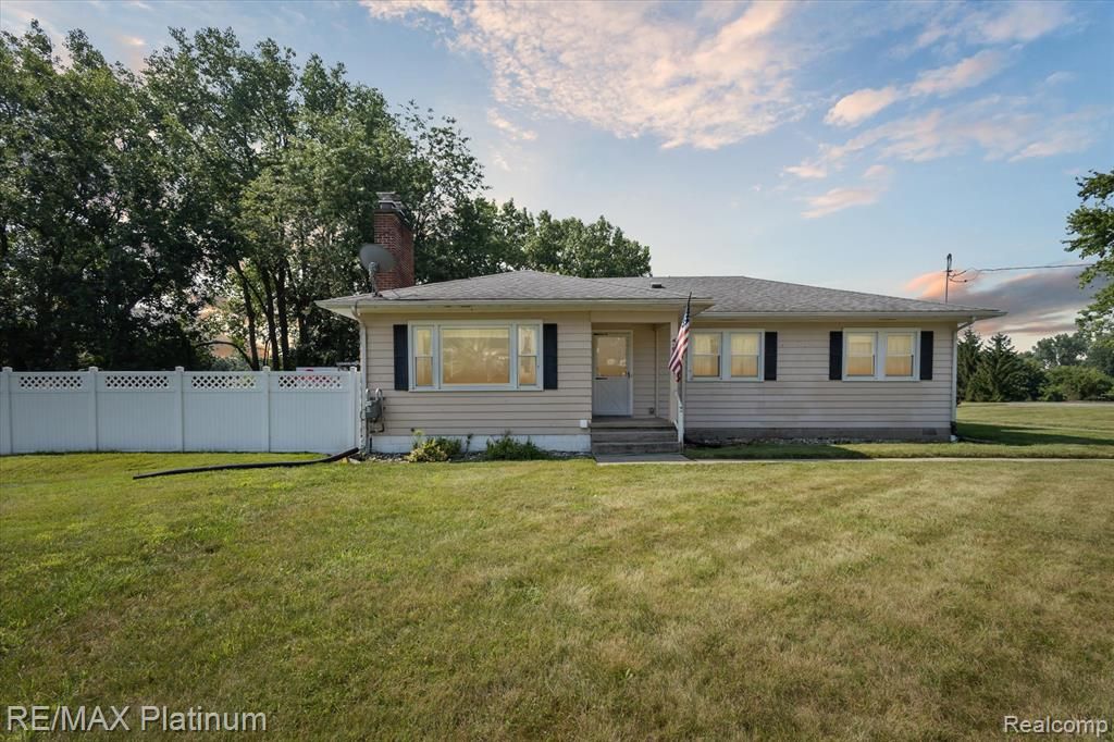 5001 Dexter Trail Road, Stockbridge, MI 49285