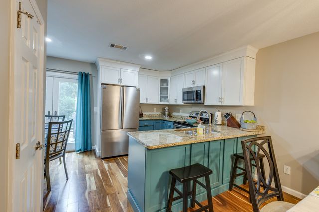 3083 Harpeth Springs Dr, Nashville, TN 37221
