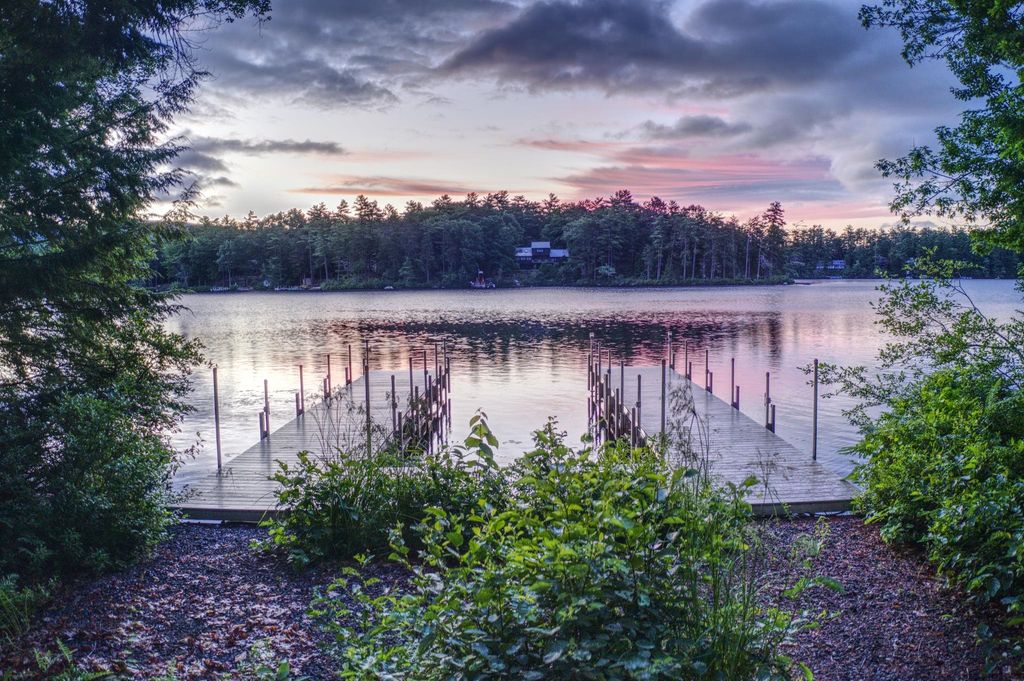 4 Schneider Road, Moultonborough, NH 03254