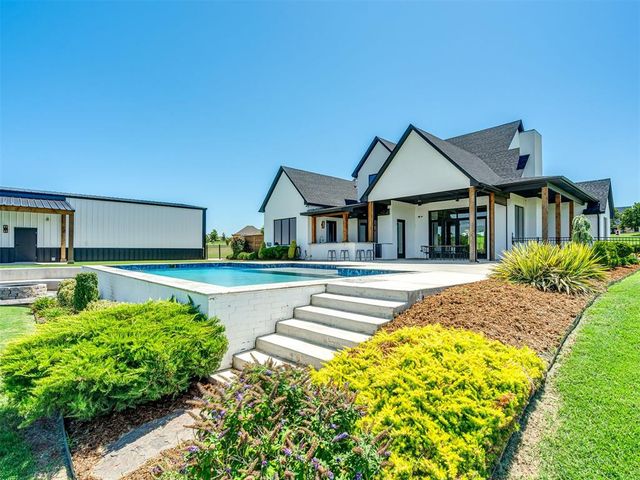 2263 W Lake Drive, Blanchard, OK 73010