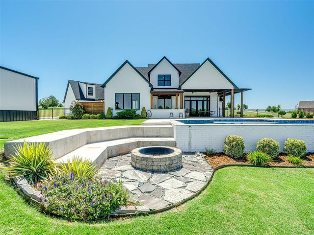 2263 W Lake Drive, Blanchard, OK 73010