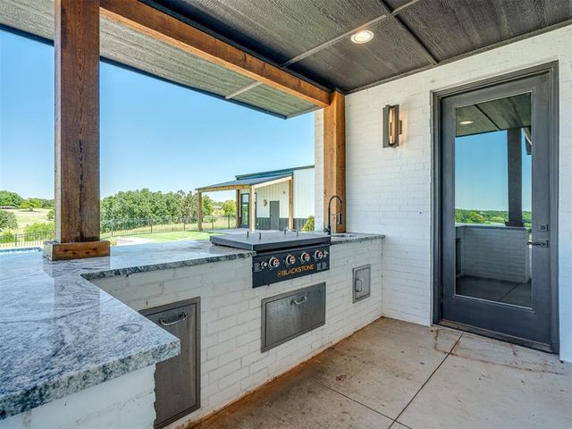 2263 W Lake Drive, Blanchard, OK 73010