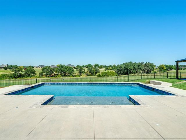 2263 W Lake Drive, Blanchard, OK 73010