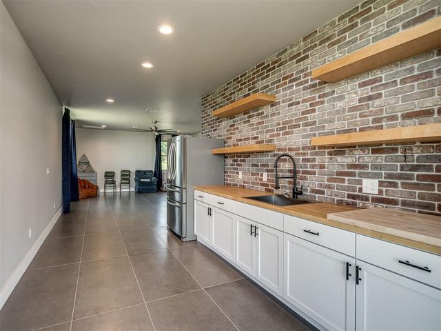 2263 W Lake Drive, Blanchard, OK 73010