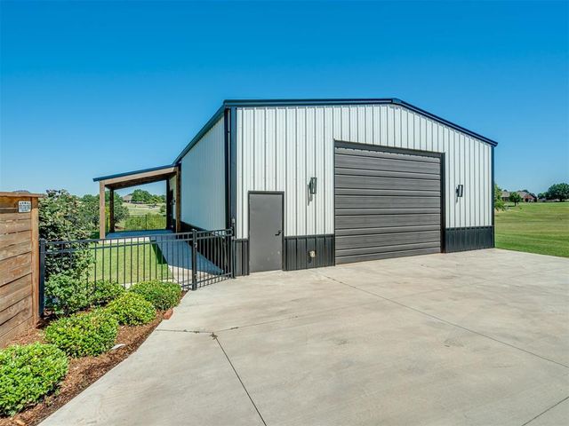 2263 W Lake Drive, Blanchard, OK 73010