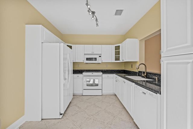 1135 Buttonwood Lane, Hollywood, FL 33019