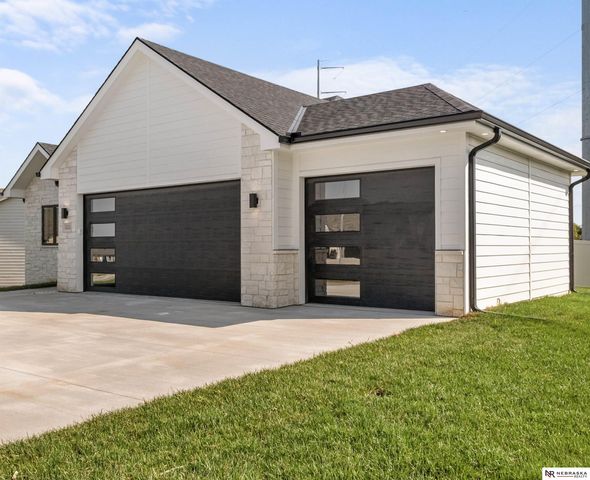 10021 S 180th Avenue Circle, Omaha, NE 68136
