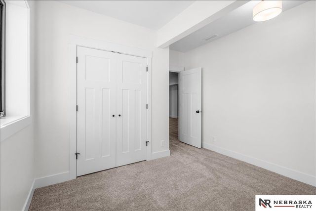 10021 S 180th Avenue Circle, Omaha, NE 68136