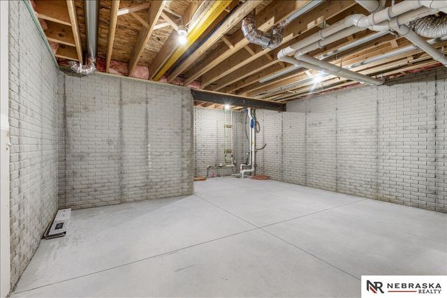 10021 S 180th Avenue Circle, Omaha, NE 68136