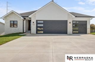 10021 S 180th Avenue Circle, Omaha, NE 68136