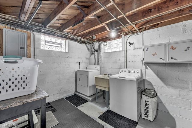5042 W 5th Street, Independence, OH 44131