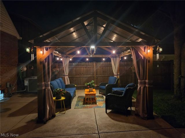 5042 W 5th Street, Independence, OH 44131