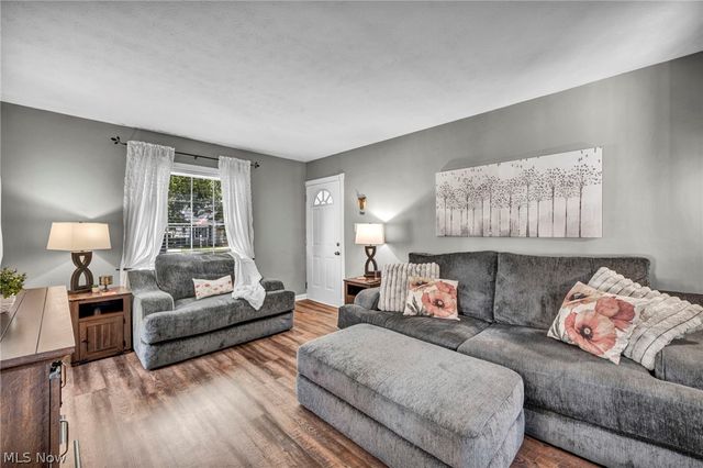 5042 W 5th Street, Independence, OH 44131