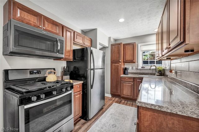 5042 W 5th Street, Independence, OH 44131