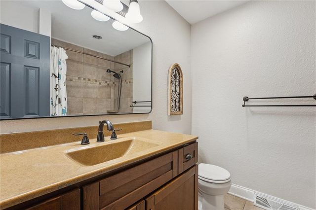 12128 Hollingsworth Road, Kansas City, KS 66109