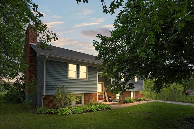 12128 Hollingsworth Road, Kansas City, KS 66109