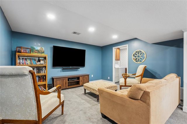 12128 Hollingsworth Road, Kansas City, KS 66109