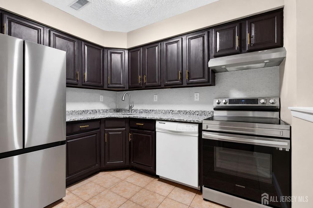 619 Aspen Drive, Plainsboro, NJ 08536