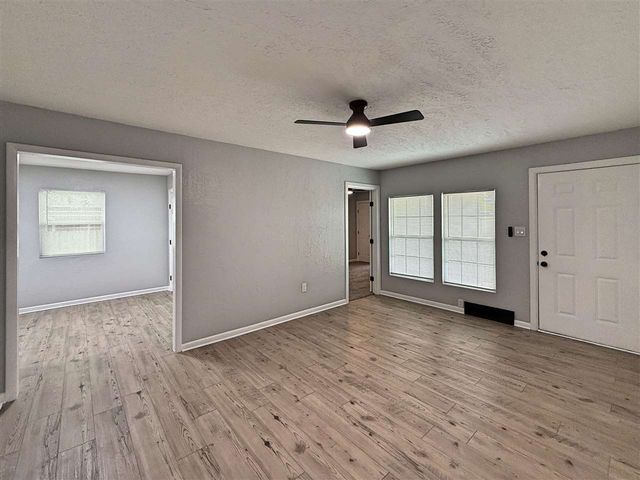 1614 NW 43rd St, Lawton, OK 73505