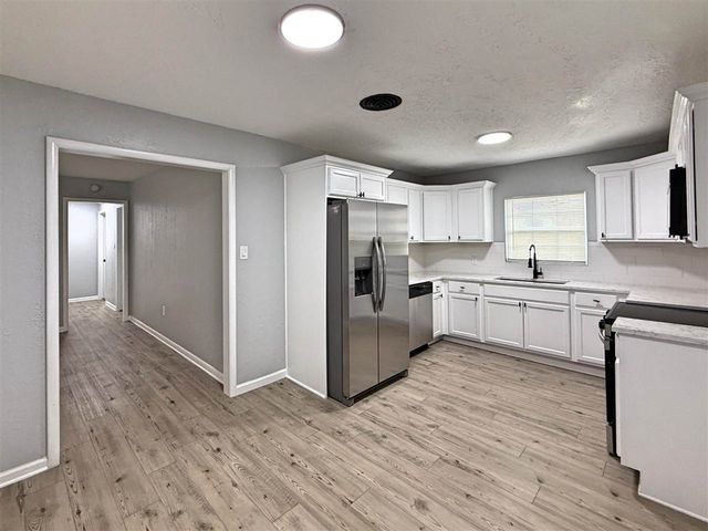 1614 NW 43rd St, Lawton, OK 73505