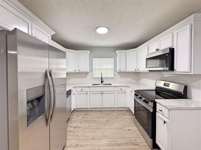 1614 NW 43rd St, Lawton, OK 73505