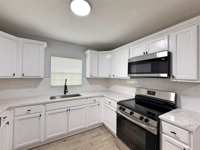 1614 NW 43rd St, Lawton, OK 73505