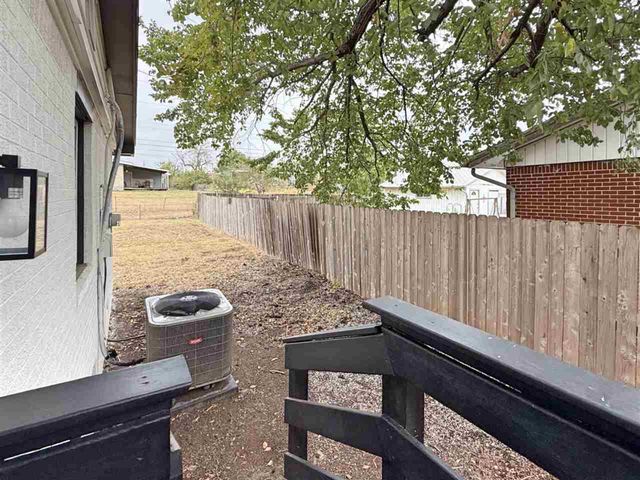 1614 NW 43rd St, Lawton, OK 73505