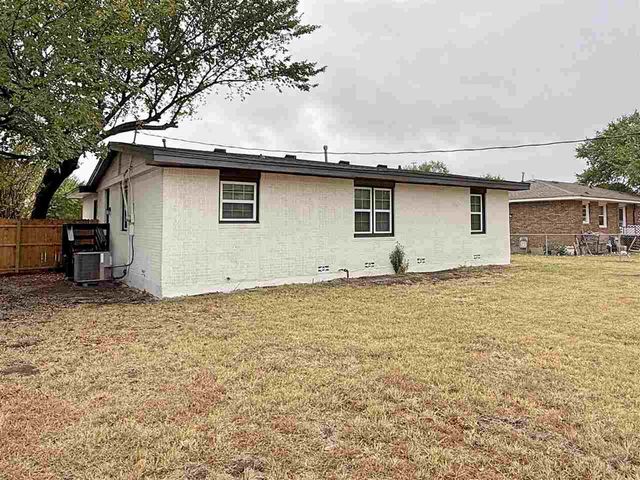 1614 NW 43rd St, Lawton, OK 73505