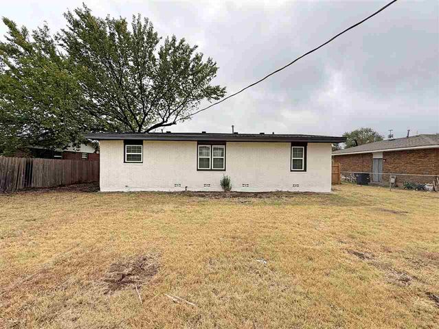 1614 NW 43rd St, Lawton, OK 73505